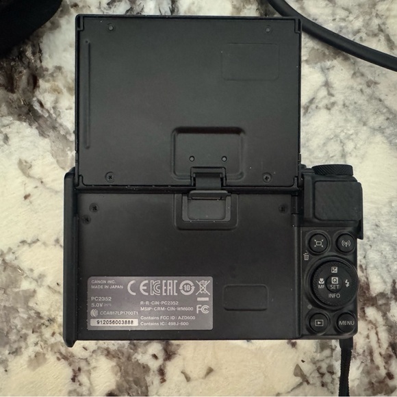 Canon Black Digital Camera with Charger and Case - Picture 3 of 3